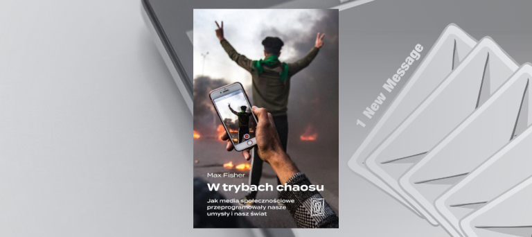 Baner z okładką książki W trybach chaosu. Jak media społecznościowe przeprogramowały nasze umysły i nasz świat